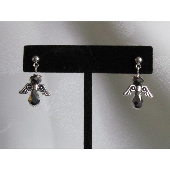Tiny pewter-colored angel earrings - Picture 4 of 6